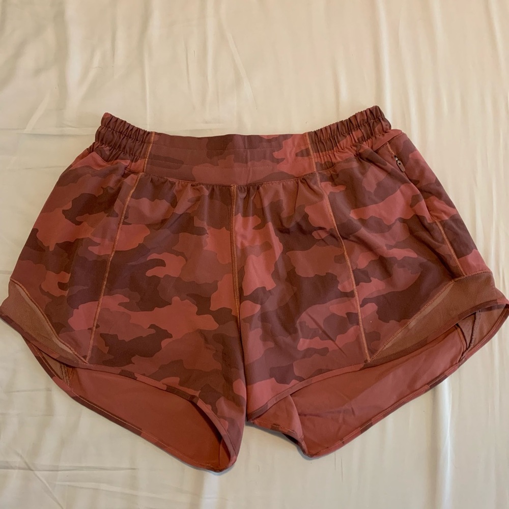 Lululemon Hotty Hot 4 inch shorts